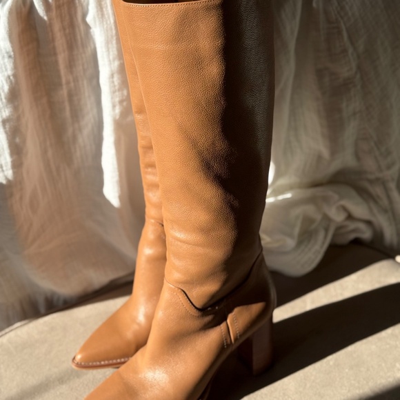 Boots - Picture 3 of 16